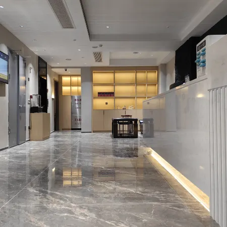 Huayue Hotel (People's Park)