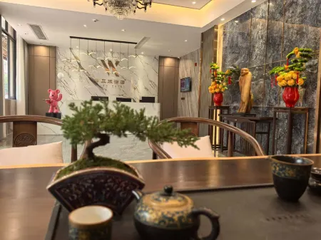 MILES HOTEL Отели в г. Дэцин