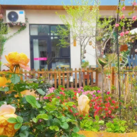 Tekes Muzi Bieyuan Homestay (Baguacheng Lijie Branch)