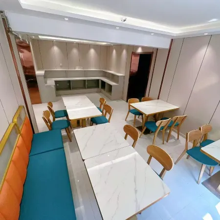 Kuytun Junze Xiyue Hotel Отели рядом с достопримечательностью «KuiTunShi YinShi XiuXian YiTiao Jie»