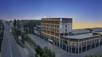 7Days Premium Hotel (Shaya People's Square Branch) فنادق في شايا