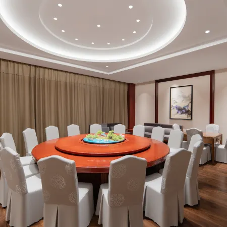 Yichang Boyue Premium Hotel (Jindongshan Market Branch)