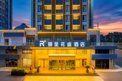 Rezen Huasheng Hotel (Daqing East Station) - parking