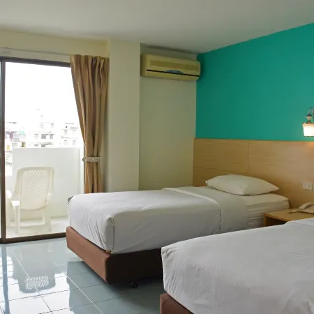 Baan Manthana Hotel, Hua Hin Отели рядом с достопримечательностью «Ночной базар Хуа Хина Бун Чалерн»