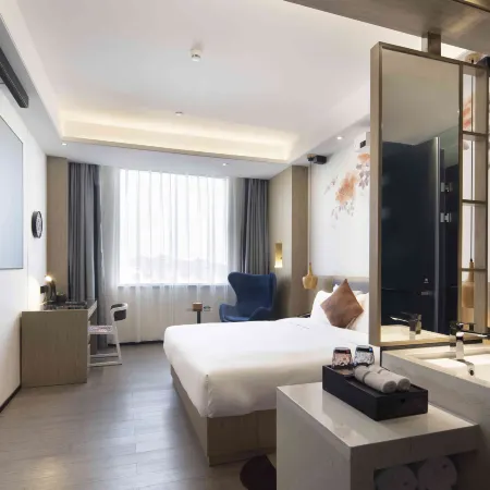 Paco Hotel (Huazhou Shifu Square)