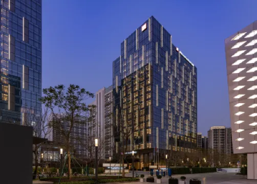 Hilton Garden Inn Shenzhen World Exhibition & Convention Center（Qianhai Snow World Store) 東海百貨(橋和路)周辺のホテル