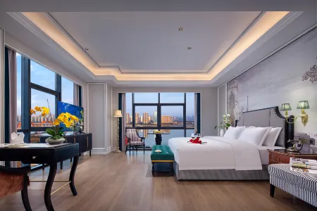 Exotic W Hotel Отели рядом с достопримечательностью «Xiufengshan Park»