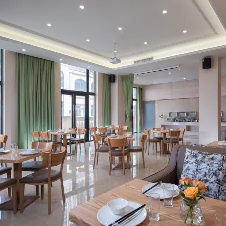 Vienna 3 Best Hotel (Ziyang High-Speed North Station Baotai Subway Station)