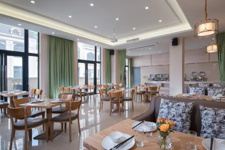 Vienna 3 Best Hotel (Ziyang High-Speed North Station Baotai Subway Station) Отели в г. Цзыян