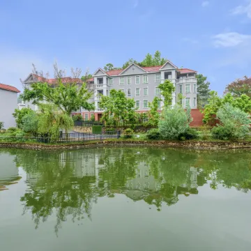 Rongjia Guoyun Hot Spring Resort