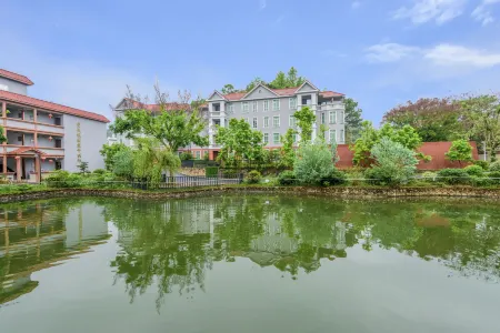 Rongjia Guoyun Hot Spring Resort