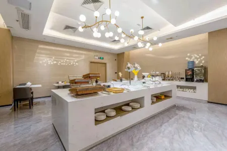 Kyriad Hotel (Zhongshan Xiaolan Daxin Xindu Hui) Отели рядом с достопримечательностью «Xiaolangang International Huogui Shipside»