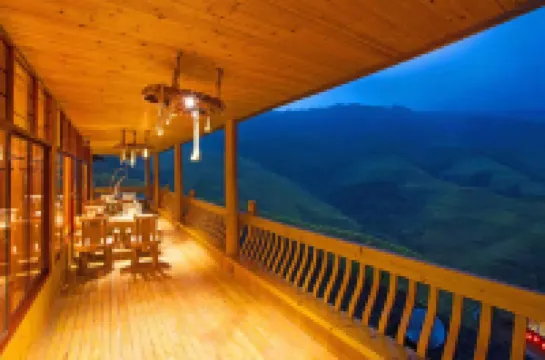 Ink and Longji Homestay (Longsheng Millennium Ladder Observation Deck)