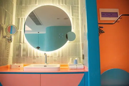 Manqu Paradise Hotel (Quzhou Kaihua Deyang Building) Отели рядом с достопримечательностью «China’s Kingdom of Root Carving»