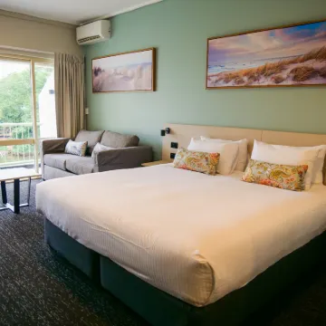 Nightcap at Hinterland Hotel Nerang Hotels near Ashmore