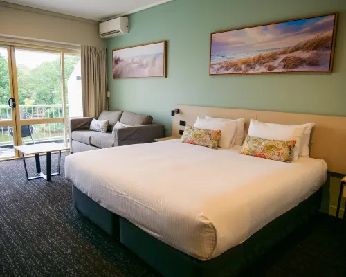 Nightcap at Hinterland Hotel Nerang Hotels near Ashmore
