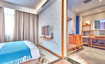 Floral Hotel·HuangshanStreetEndingPinBed&Homestay (LiYangLaoStreet·TunxiOldStreetEstreetStore)