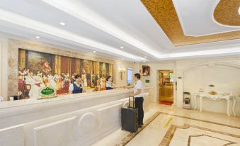 Vienna Hotel (Tea City Central Store of Pu 'er Airport)