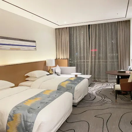 Lankao Chengbi Jianguo Hotel