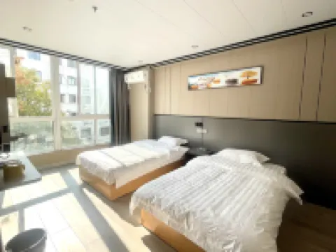 Guangde Friendly Years Hotel (Commerce and Trade Center Branch)