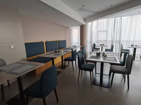 Homeinn Selected Hotel (Chuzhou Suning Plaza) Отели рядом с достопримечательностью «Anhui Open University Chuzhou Branch»