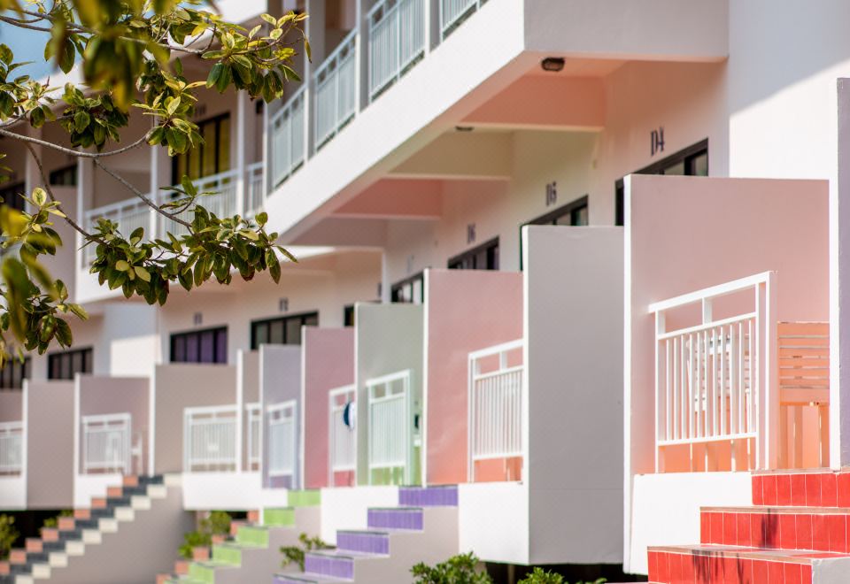 Xanadu Beach Resort Koh LanOver view