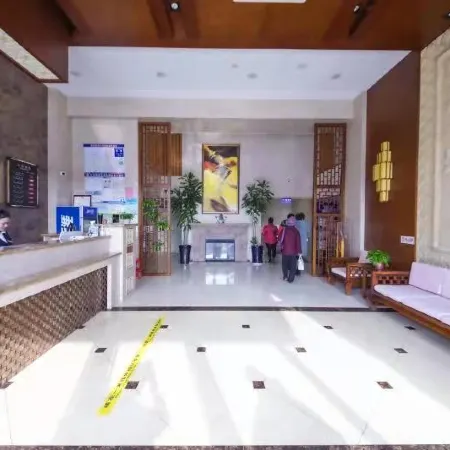 Longkou Zhonglai Business Hotel