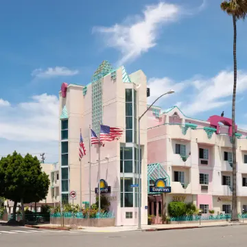 Days Inn by Wyndham Santa Monica Отели рядом с достопримечательностью «Mt. Olive Lutheran Church»