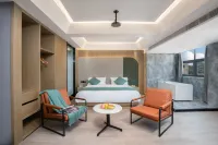 Qiyueli·Puyu Hotel (Yibin University Town Intelligent Terminal Industrial Park Store) - balcony