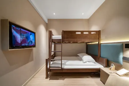 Pebble Motel (Shanghai Fuxing Middle Road) Отели рядом с достопримечательностью «Shanghai Arts and Crafts Museum»