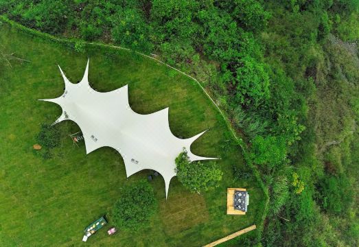 Cloud Camping Dujiangyan Walk의 글램핑 텐트와 캠핑장 야경