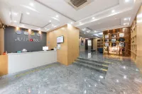 Junyi Chain Hotel - parking