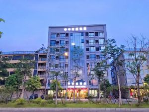 Zhongzhisheng Hotel (Zhaoqing East Railway Station Dinghushan Scenic Area)