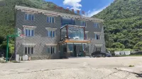 Kangding Zhongguhong Hot Springs Camp Accommodation - Swimmingpools