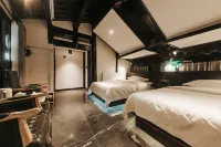 Yue Man Time · Qingshi Alley Luxury Vacation Boutique Stay (Langzhong Ancient City Huaguang Tower) - Airport Shuttle