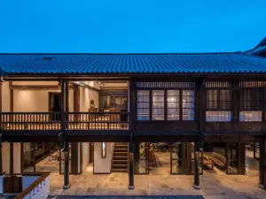 Floral Lux Hotel·Qinghe (South Gate Store of the Old Town of Lijiang)
