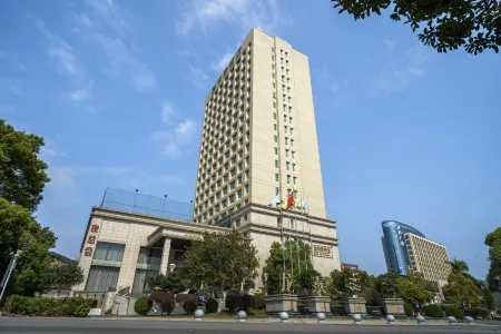 Long Tai Hotel Отели в г. Венюань