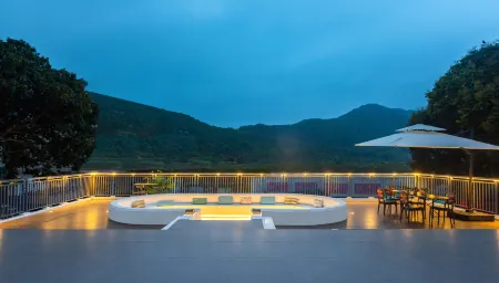 Niufeisi Mediterranean Resort Отели рядом с достопримечательностью «Международная прибрежная туристическая зона Сичонг»