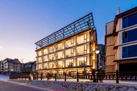 Qiandao Lake Huguang Mountain Boutique B&B Отели рядом с достопримечательностью «Xianshan Mountain»