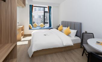 Xiangyuan Hotel (Shangri-La Bus Station)