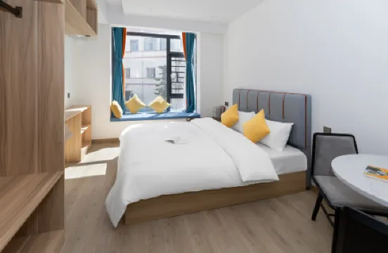 Xiangyuan Hotel (Shangri-La Bus Station)