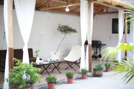 Jiuqinju Rest Xiangyang Audiovisual Homestay (Huaihua High speed Railway  Station Branch) Отели рядом с достопримечательностью «Huaihua Vocational and Technical College»