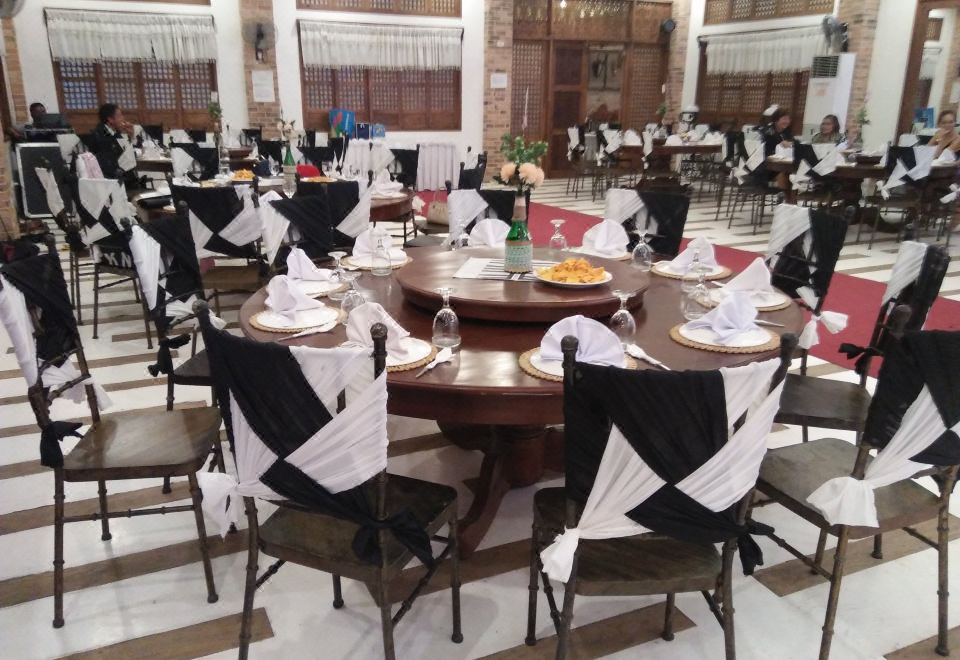 Casa Lorenzo powered by Cocotel의 고전적인 건물 외관입니다.