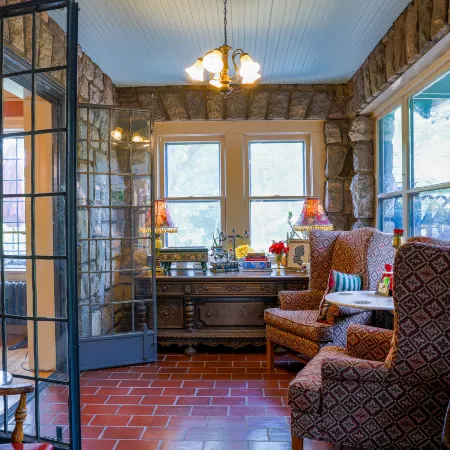 Stone Chalet Bed & Breakfast Inn