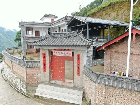 Tiger Leaping Gorge Meet Mid-Levels Homestay