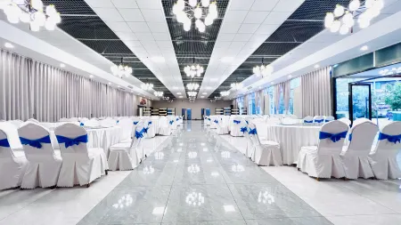 DeYang Shangshuiyuan Business Hotel Отели рядом с достопримечательностью «Xiaoquan Ancient Town»