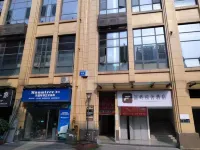 Fuyu Chushe Hotel (Luzhou Jiangyang Wancheng International Center) Các khách sạn gần Naxi Gymnasium