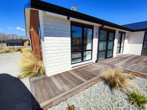 Snowy Peak Apartment