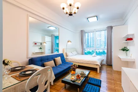 The Manor 2 studio- free rooftop pool and free pick up for 5 nights