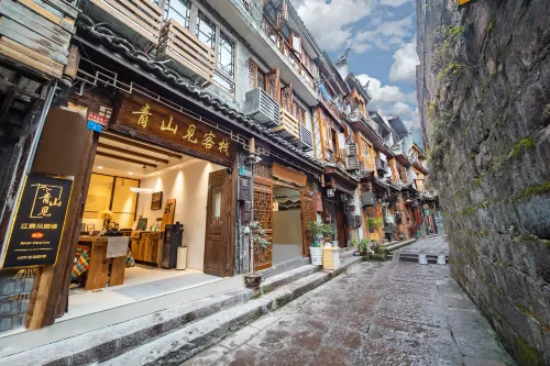 Qingshanjian Riverside Stilt House Inn (Phoenix Ancient Town - Hongqiao North Gate Pier Branch Featured Photos